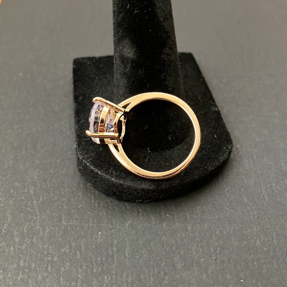 Women’s Oval Solitaire Ring Size-8. - Picture 5 of 5